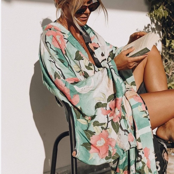 Nightingale Bohemian Gypsy Floral Moon Oversized Resort Beach Maxi Kimono - Picture 10 of 10